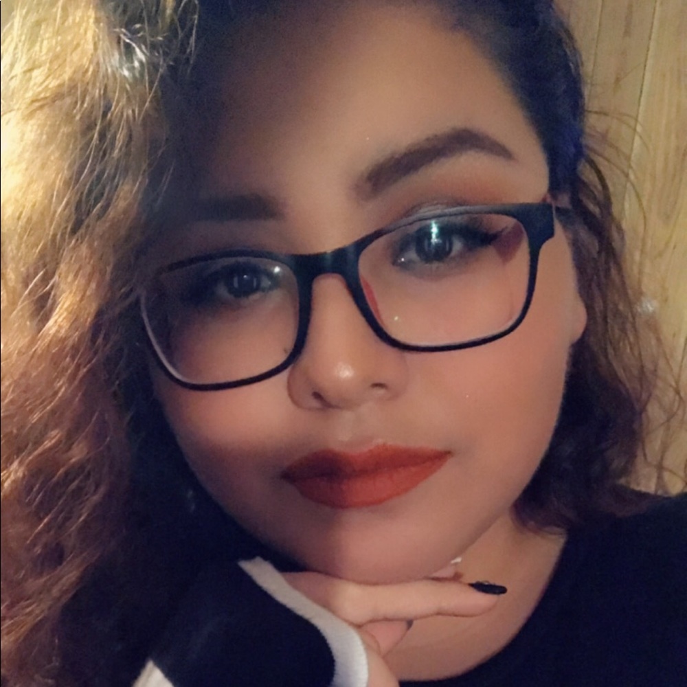 Meet your Posher, Alicia